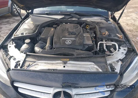 2016 Mercedes-Benz C 300 z USA, uszkodzony, nr VIN 55SWF4JB5GU129684